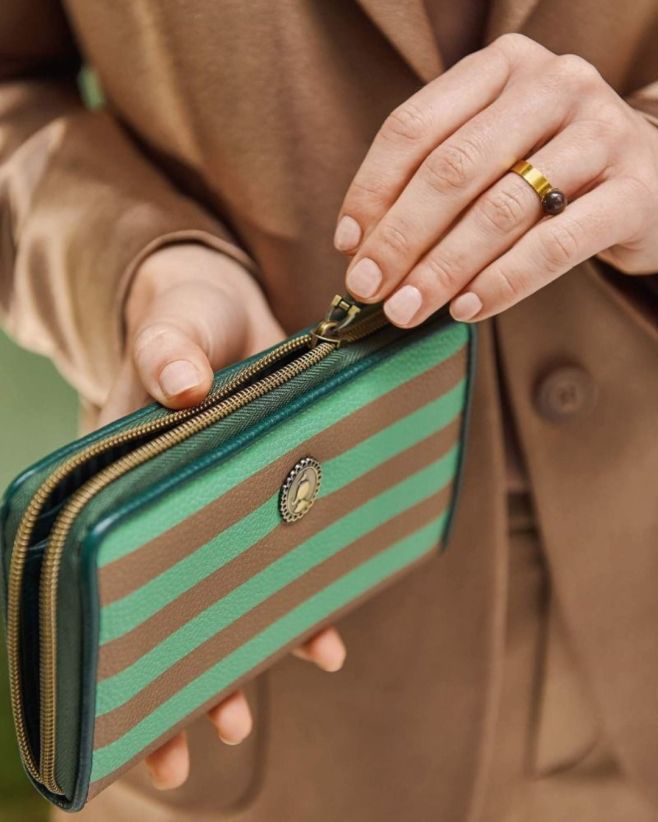 Peněženka Willow Stripe : dost prostoru pro karty i drobné, styl jako z francouzského bistra a kombinace barev pro...